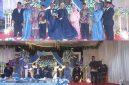 Kakan Kemenag Kabupaten Kepulauan Sangihe H. Kusnadi bersama dengan Kedua Pengantin