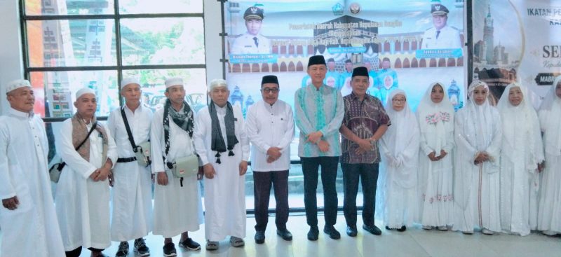 Asisten III Dr. Jopy Thungari M.Kes menjemput langsung Jama'ah Haji Asal Kabupaten Kepulauan Sangihe