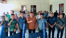 Wabup Sangihe Tendris Bulahari Bersama Kaban BPBD, Kadis Kominfo, Camat Tabut, dan 5 Kapitalaung (Kepala Desa) Perwakilan Kampung yang terdampak bencana.