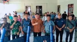 Wabup Sangihe Tendris Bulahari Bersama Kaban BPBD, Kadis Kominfo, Camat Tabut, dan 5 Kapitalaung (Kepala Desa) Perwakilan Kampung yang terdampak bencana.