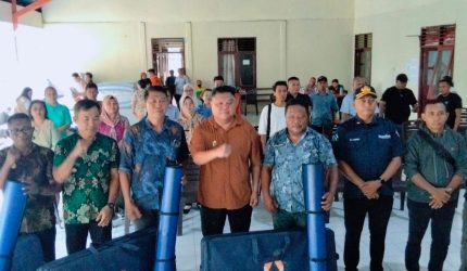 Pemerintah Kabupaten Kepulauan Sangihe terus menunjukkan komitmennya dalam mendampingi masyarakat pascabencana gempa bumi. Wakil Bupati Kepulauan Sangihe, Tendris Bulahari, Kamis (18/6/2026), menghadiri sekaligus menyerahkan secara simbolis bantuan sosial kepada warga terdampak gempa di Kecamatan Tabukan Utara.