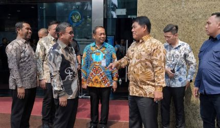 Bupati Bolaang Mongondow Utara (Boltara), Dr. Sirajudin Lasena, SE., M.Ec.Dev., menghadiri Rapat Koordinasi Nasional (Rakornas) Akselerasi Program Kerja Prioritas Nasional (PKPN) Sektor Kelautan dan Perikanan dalam rangka mendukung swasembada pangan nasional. Kegiatan tersebut berlangsung di Ballroom Kementerian Kelautan dan Perikanan, Gedung Mina Bahari III Lantai 1, Jalan Medan Merdeka Timur No. 16, Jakarta Pusat,