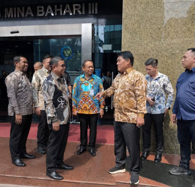 Bupati Boltara, Sirajudin Lasena didampingi jajaran pemkab Boltara dan Gubernur Sulut