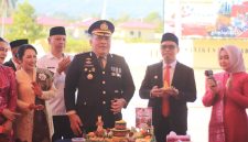 Foto pemotongan tumpeng
