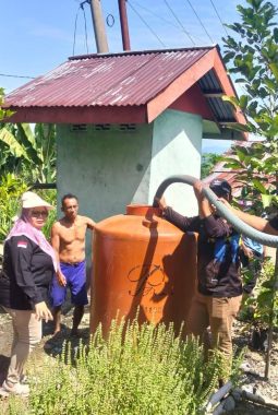 Pemkab Boltara Mulai Distribusi Air Bersih untuk 50 KK di Desa Komus II Timur