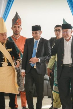Perkuat Silaturahmi, Wakil Bupati Boltara Hadiri Puncak HUT ke-18 Kabupaten Boltim