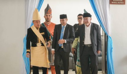 Wakil Bupati Bolaang Mongondow Utara (Boltara), Moh. Aditya Pontoh, S.IP., menghadiri Upacara Peringatan Hari Ulang Tahun (HUT) ke-18 Kabupaten Bolaang Mongondow Timur (Boltim), yang digelar di Halaman Kantor Bupati Boltim