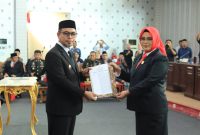 Bupati Boltara Sirajudin Lasena dan Ketua DPRD Boltara Dewi Zandra Astuti Mondo