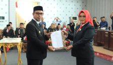 Bupati Boltara Sirajudin Lasena dan Ketua DPRD Boltara Dewi Zandra Astuti Mondo