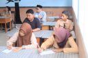 Nampak Bupati boltara duduk dan membaur dengan para siswa dan siswi SMP Negeri 5 Boltara, pada program gerakan 15 menit membaca