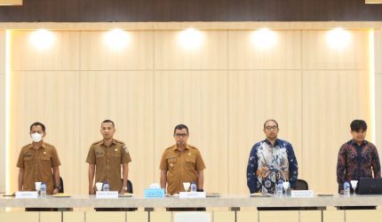 Pemerintah Kabupaten Bolaang Mongondow Utara (Boltara) terus memperkuat tata kelola pemerintahan yang efektif, transparan, dan berorientasi pada hasil. Hal tersebut ditegaskan dalam Rapat Evaluasi Akuntabilitas Kinerja Instansi Pemerintah (SAKIP) Tahun 2026 yang resmi dibuka oleh Bupati Boltara, Dr. Sirajudin Lasena, SE., M.Ec.Dev., bersama Wakil Bupati Moh. Aditya Pontoh, S.IP., di Lantai III Kantor Bupati