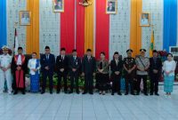 Ketua DPRD Kabupaten Kepulauan Sangihe, Denny Roy Tampi bersama dengan Bupati Sangihe, Michael Thungari dan jajaran Pemerintah Kabupaten Kepulauan Sangihe.