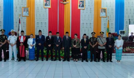 Denny Roy Tampi, S.E. resmi menjabat sebagai Ketua DPRD Kabupaten Kepulauan Sangihe sisa masa jabatan 2024–2029 setelah diambil sumpah dan janjinya dalam Rapat Paripurna DPRD Kabupaten Kepulauan Sangihe yang digelar di Ruang Sidang Utama Kantor DPRD