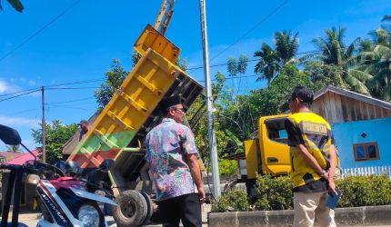 Dinas Perumahan dan Kawasan Permukiman (Perkimtan) Kabupaten Bolaang Mongondow Utara (Boltara) berhasil menyelesaikan penggantian 66 unit lampu Penerangan Jalan Umum (PJU) jenis merkuri menjadi lampu berteknologi LED Cobra di sejumlah titik strategis. Program ini merupakan bagian dari upaya pemerintah daerah dalam meningkatkan kualitas infrastruktur, menciptakan penerangan jalan yang lebih optimal, sekaligus mendorong efisiensi penggunaan energi.