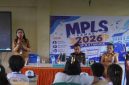 Kepala Seksi Intelijen Kejari Kepulauan Sangihe Jhon Thimotius Padalani, bersama dengan Guru serta orangtua dan siswa kelas VII SMP Negeri 3  Tahuna