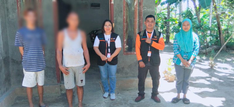 Petugas Sensus Ekonomi (SE2026) Misye Pulumbara dan Novrilley Mumu di dampingi oleh Perangkat Kampung Bahu Kepala Lindongan 4 Nurani Talungais dan Masyarakat Kampung Bahu
