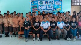 Kepala Sekolah SMP N 4 Mala bersama jajaran Guru dan Murid Baru Siswa Kelas VII