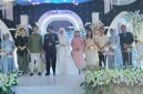 Foto Bersama Kedua Pengantin dan Jajaran Pemkab Kepulauan Sangihe.