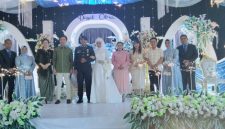 Foto Bersama Kedua Pengantin dan Jajaran Pemkab Kepulauan Sangihe.