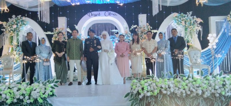 Foto Bersama Kedua Pengantin dan Jajaran Pemkab Kepulauan Sangihe.