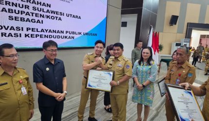 Bupati Kepulauan Sangihe, Michael Thungari, S.E., M.M., menghadiri agenda Kawin Massal tingkat Provinsi Sulawesi Utara sekaligus menerima penghargaan dalam Lomba Inovasi Pelayanan Publik Kategori Digital tingkat provinsi.