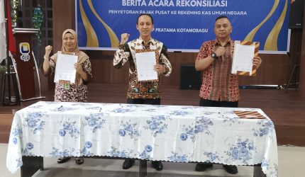 Pemerintah Kabupaten Bolaang Mongondow Utara (Boltara) melalui Badan Pengelola Keuangan dan Pendapatan Daerah (BPKPD) Boltara mengikuti Penandatanganan Berita Acara Rekonsiliasi Penyetoran Pajak Pusat ke Rekening Kas Umum Negara yang dipusatkan di Kantor Pelayanan Pajak (KPP) Pratama Kotamobagu,