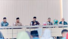 Bupati Boltara Dr. Sirajudin Lasena, Wakil Bupati Boltara Moh. Aditya Pontoh, Kakan Kemenag Boltara dan para asisten