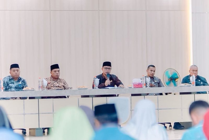 Bupati Boltara Dr. Sirajudin Lasena, Wakil Bupati Boltara Moh. Aditya Pontoh, Kakan Kemenag Boltara dan para asisten