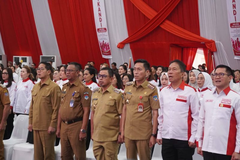 Bupati Boltara Sirajudin Lasena bersama kepala daerah lainnya di pengukuhan Srikandi Jaga Desa