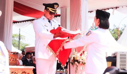 Pemerintah Kabupaten Bolaang Mongondow Utara (Boltara) menggelar upacara pengibaran Bendera Merah Putih dalam rangka memperingati Hari Ulang Tahun (HUT) ke-81 Kemerdekaan Republik Indonesia di Lapangan Kembar Boroko (LKB)