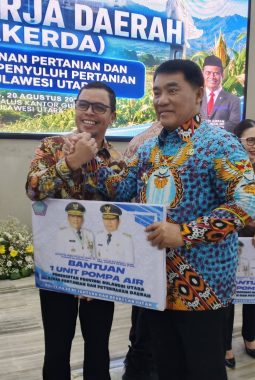 Hadiri Rakorda, Gubernur Sulut Beri Hadiah Pompa Air kepada Bupati Boltara