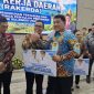 Bupati Boltara menerima bantuan satu unit pompa air dari Pemerintah Provinsi Sulawesi Utara