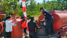 Bupati Boltara Sirajudin Lasena bersama jajaran menyalurkan air bersih di desa sidodadi dan pangkusa, namun warga terdampak kekeringan di Ibu Kota Boroko tidak teridentifikasi, terutama warga kompleks Gereja Pantekosta Boroko Keakar. 