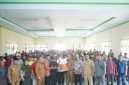 Bupati Boltara Sirajudin Lasena beserta jajaran menyerahkan bantuan Benih jagung bersumber dari APBN kepada kelompok tani