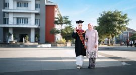 Ghefira Tempongbuka bersama ibunda tercinta (istimewa) 