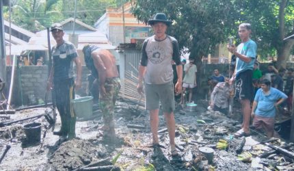 Peristiwa kebakaran melanda Rumah Makan (RM) Wong Deso di Kampung Petta Induk, Kecamatan Tabukan Utara, Kabupaten Kepulauan Sangihe, Jumat (7/8/2026) sekitar pukul 13.05 WITA. Kobaran api yang diduga berasal dari area dapur menghanguskan sejumlah peralatan dan menyebabkan seorang karyawan mengalami luka bakar serius.