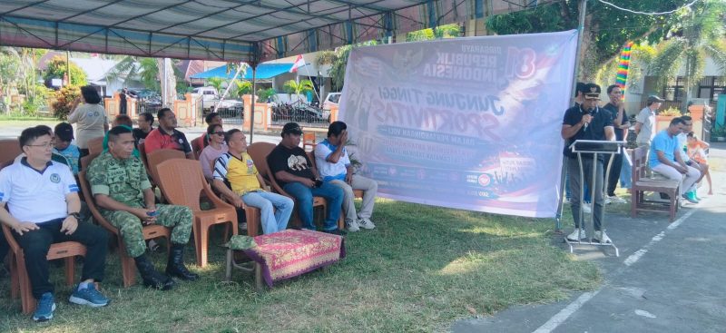 Camat Tabukan Utara Marwan Nikiulu membuka Turnamen Bola Voli se-Kecamatan Tabukan Utara