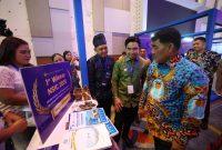 Bupati Kepulauan Sangihe Michael Thungari bersama Gubernur Sulawesi Utara