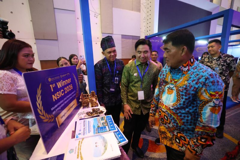 Bupati Kepulauan Sangihe Michael Thungari bersama Gubernur Sulawesi Utara