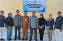 Jajaran Panitia Pemilihan Kapitalaung (Kepala Desa) Kampung Bahu bersama kedua Calon dan Perwakilan dinas PMDD