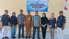 Jajaran Panitia Pemilihan Kapitalaung (Kepala Desa) Kampung Bahu bersama kedua Calon dan Perwakilan dinas PMDD