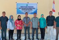 Kedua Calon Kapitalaung Kampung Bahu bersama dengan Tokoh Agama, dan Tokoh Masyarakat