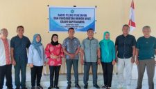 Kedua Calon Kapitalaung Kampung Bahu bersama dengan Tokoh Agama, dan Tokoh Masyarakat