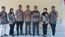 Panitia Pemilihan Kampung Bahu Bersama dengan Kedua Calon Kapitalaung serta Bhabinkamtibmas Polsek Tabukan Utara