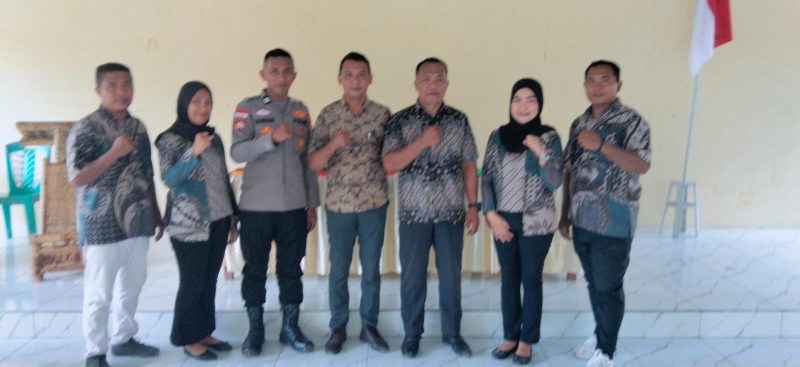 Panitia Pemilihan Kampung Bahu Bersama dengan Kedua Calon Kapitalaung serta Bhabinkamtibmas Polsek Tabukan Utara