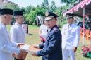 Penyerahan SK remisi secara simbolis kepada 5 Orang Narapidana yang di Waliki oleh 2 Orang Napi oleh Kalapas Enemawira di dampingi Camat Tabukan Utara dan Kapolsek Tabukan Utara
