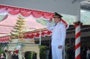 Bupati Sangihe Michael Thungari memberi Penghormatan Kepada Bendara Pusaka Merah Putih