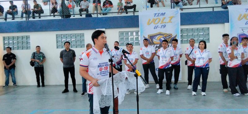 Bupati Kabupaten Kepulauan Sangihe Michael Thungari sedang membacakan sambutan Gubernur Sulawesi Utara