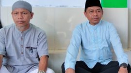 Anggota Komisi II DPRD Kabupaten Kepulauan Sangihe Jais Salele, bersama Imam Masjid Imaduddin Kampung Bahu Abdul Rahman Padarat