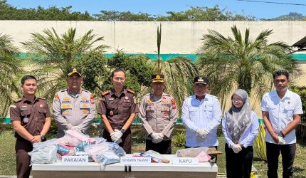 Kepala Kepolisian Resor Bolaang Mongondow Utara (Boltara), AKBP Andhika Fitransyah, S.I.K., M.Han., menghadiri kegiatan pemusnahan barang bukti dan barang rampasan yang dilaksanakan Kejaksaan Negeri (Kejari) Boltara